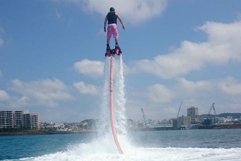 水圧で空を飛ぶ フライボード 体験予約 アソビュー