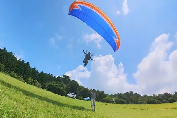 静岡・朝霧高原・パラグライダー】平日限定・学割応援プラン｜アソビュー！