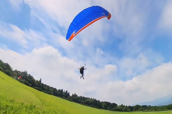 静岡・朝霧高原・パラグライダー】平日限定・学割応援プラン｜アソビュー！