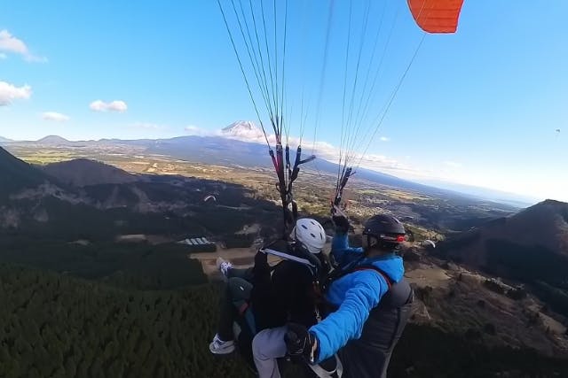 【静岡・朝霧高原・パラグライダータンデム】「モニターキャンペーン」初心者歓迎　空デビュー、飛ぶのは恐怖じゃなくて、解放だった
