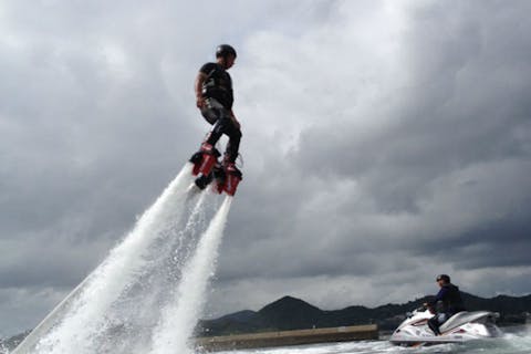 水圧で空を飛ぶ フライボード を長崎で体験するなら アソビュー