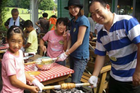 【鳥取県西伯郡・お菓子作り】くるくる回して森の中でバウムクーヘン作り！