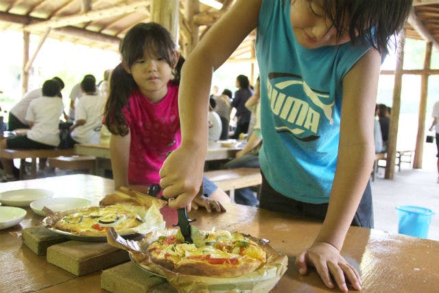【鳥取・大山・料理体験】かまどでこんがり焼き上げる！ピザ作り体験