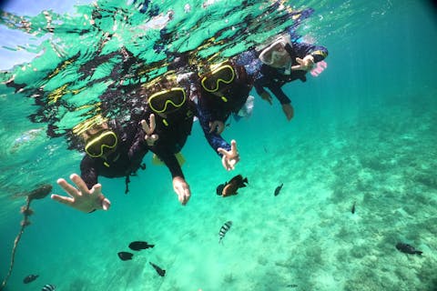 【浜比嘉島ムルク浜ビーチ】無人島沖のシュノーケルポイントへボートシュノーケリング♪