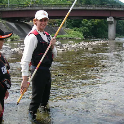 岐阜県下呂市 鮎釣り体験 外国人対象 伝統技法を使って釣り体験 アソビュー 岐阜県下呂市 鮎釣り体験 外国人対象 伝統技法を使って釣り体験 アソビュー