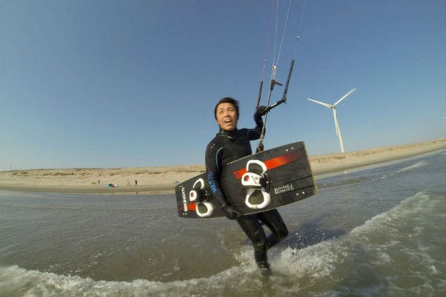 静岡・カイトサーフィン】風を集めて海を走る！カイトサーフィン1日