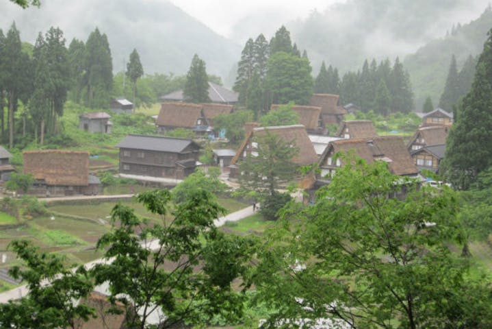 金沢 日帰りバスツアー 煎餅焼き体験付き 世界遺産白川郷と五箇山の合掌造り巡り 添乗員同行 昼食付 アソビュー