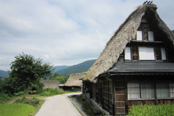 金沢 日帰りバスツアー 煎餅焼き体験付き 世界遺産白川郷と五箇山の合掌造り巡り 添乗員同行 昼食付 アソビュー