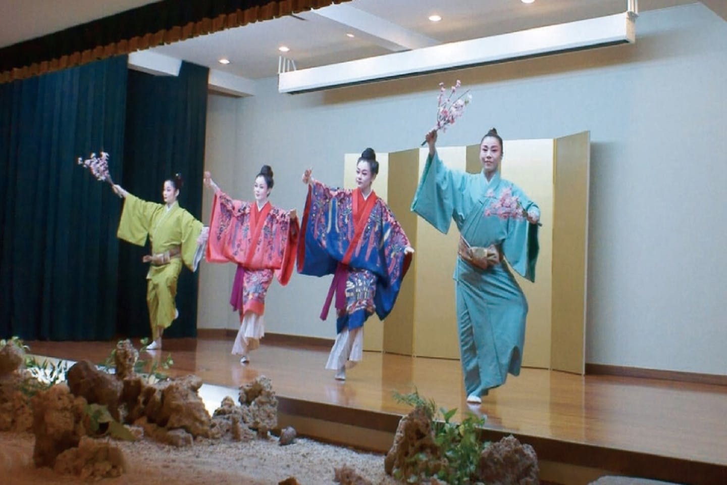 那覇・伝統芸能鑑賞】一流のエンターテイメント！琉球料理コース