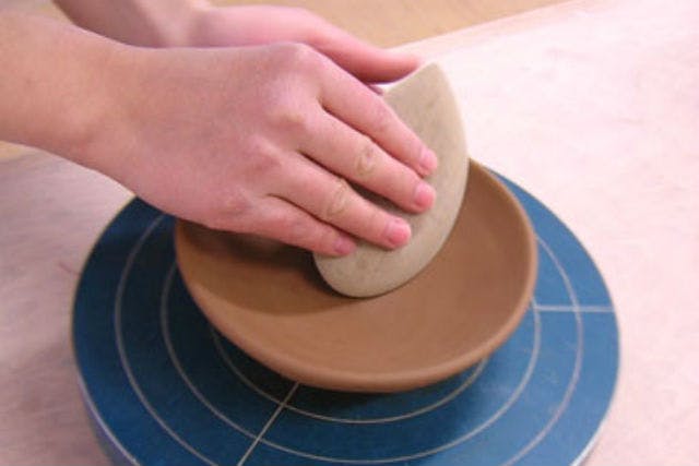 クレイスペース盛南陶房では、初心者の方から経験者まで陶芸を楽しめます。