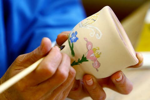 【沖縄・本部町・陶芸体験(絵付け)】オリジナルの湯のみを作ろう！手ぶらで気軽に楽しめる★陶芸湯飲み絵付け★（50分）