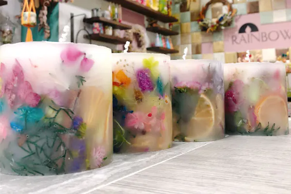 大阪・新世界・キャンドル作り】お花たっぷりボリューム満点