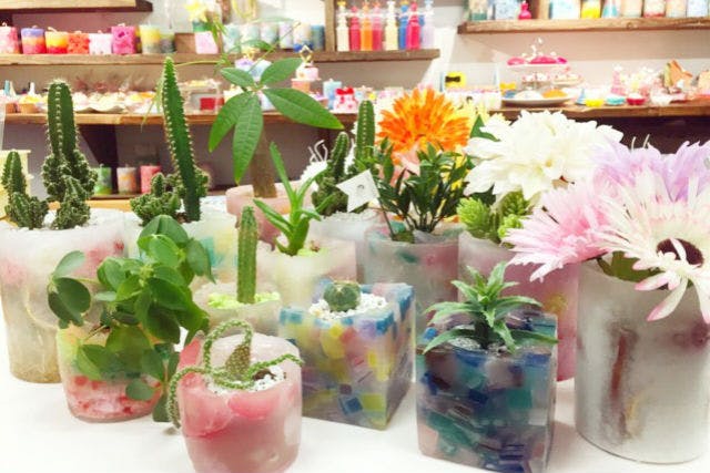 大阪・新世界・キャンドル作り】お花たっぷりボリューム満点