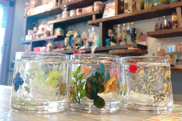 大阪・新世界・キャンドル作り】ボタニカルキャンドルホルダー作り（1