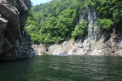 【群馬・みなかみ・カヌー】ガイド付きで安心！はじめての方も楽しめる、みなかみカヌー半日冒険コース！4歳から参加OK