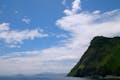 若狭湾の沖合にある冠島は、島全体が国の天然記念物に指定されている「神の島」。