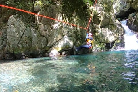 【奈良・奥大和・キャニオニング】ロープを使った空中滑空！アドベンチャーコース