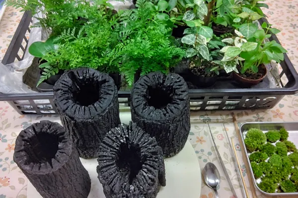 新宿・和みの空間☆炭飾り】和の趣きを魅せる｢苔の炭鉢｣ づくり! 当店