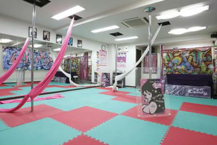 渋谷 ダンス教室 しっかり上達できるプライベートレッスン 60分のポールダンス体験 アソビュー
