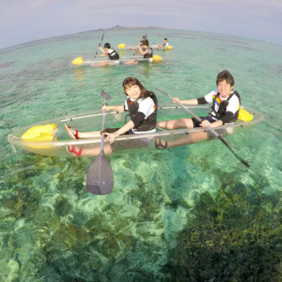 沖縄北部・シーカヤック】海の中をいつでも覗ける!クリアカヤックに乗 沖縄北部・シーカヤック】海の中をいつでも覗ける!クリアカヤックに乗
