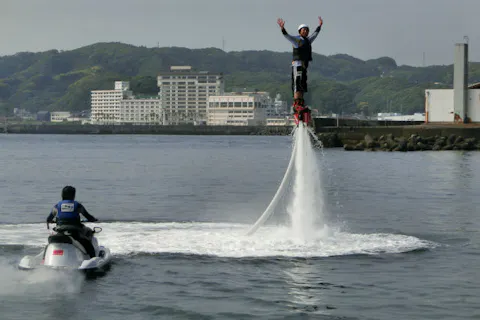 関東 フライボード 水圧で空を飛ぶ 体験比較 予約 アソビュー