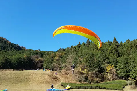 【埼玉・パラグライダー】自分で空を飛ぶ感動！本格フライト体験1日プラン（お車でご来校）