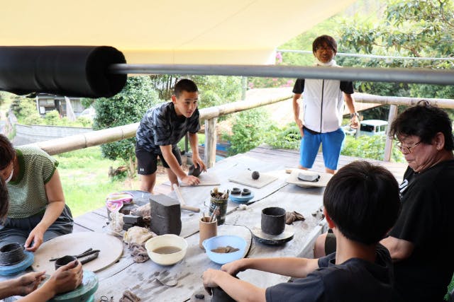 【岡山・玉野市・陶芸体験】自然豊かな工房で、手びねりの陶芸体験