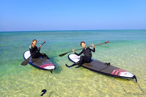 【沖縄・読谷村・シュノーケリング】一度で2つ楽しめる！青の洞窟シュノーケル＆SUP体験ツアー