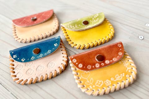 【大阪・梅田・レザークラフト】コンパクトで便利！キーケースorペンケースorパスケースorコインケース作り