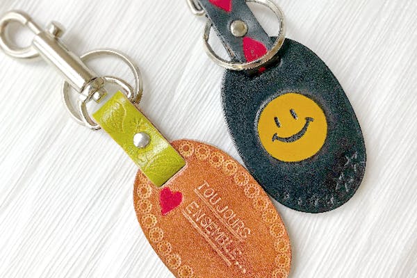 名古屋・レザークラフト・1回】おしゃれなバングルやキーホルダーを