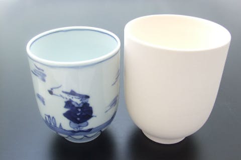 【佐賀県・有田・陶芸体験】有田焼の魅力を絵付けで手軽に！らく焼体験・大コップ