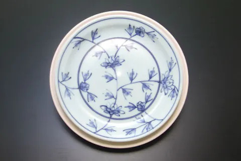 【佐賀県・有田・陶芸体験】歴史ある有田焼のらく焼体験！ケーキ皿（大）絵付けプラン