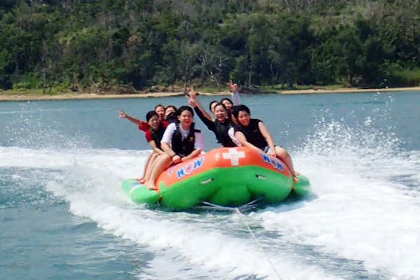 沖縄・宜野座村・バナナボート】嬉しいセットプラン！人気