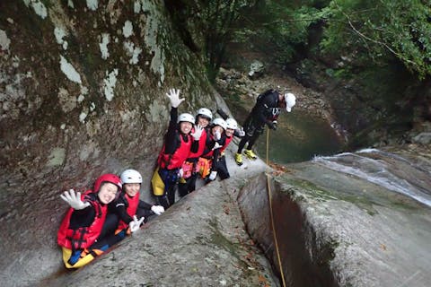 【愛媛・薬師谷渓谷・キャニオニング】自然のアトラクション！薬師谷渓谷1DAYツアー
