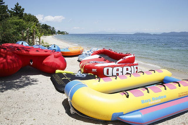 淡水の琵琶湖でマリンスポーツ体験！透明度抜群のビーチで最高のリゾート気分を味わいましょう！