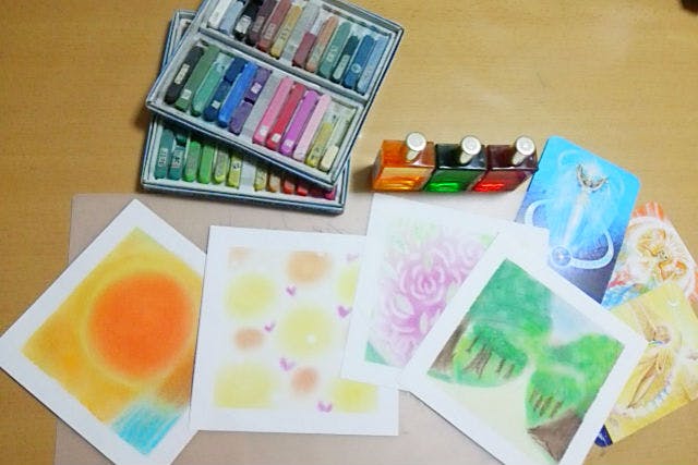 art warmでは色の効果を取り入れたセラピーや各種教室を開催しています。