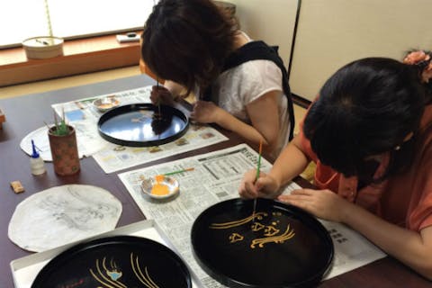 【京都市・蒔絵体験】本物の工房で職人に学ぶ！完成度の高さに驚く丸盆制作