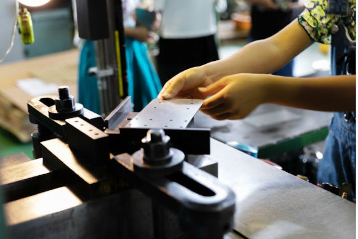 新潟 三条 ものづくり プロに学び 本物の機械に触れる 工場見学 ミニ台車づくり アソビュー