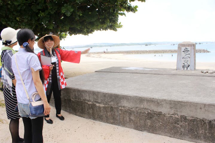 沖縄 うるま市 ガイドツアー 浜比嘉島をまわろう 集落散策 しまんちゅ交流ツアー アソビュー