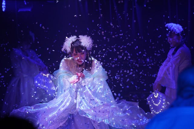 【女子会観劇＆夜遊び☆】本格ダンス＆ものまねショー（お料理もついてお得）