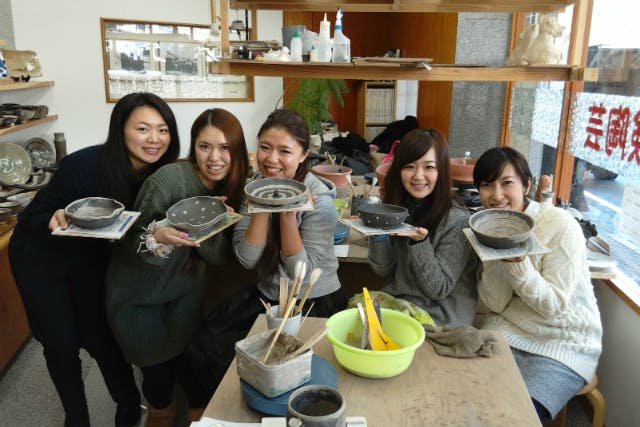 工房陶芸工房doka土火は、熱海にある陶房。特に20代～30代の女性の参加者が多いです。