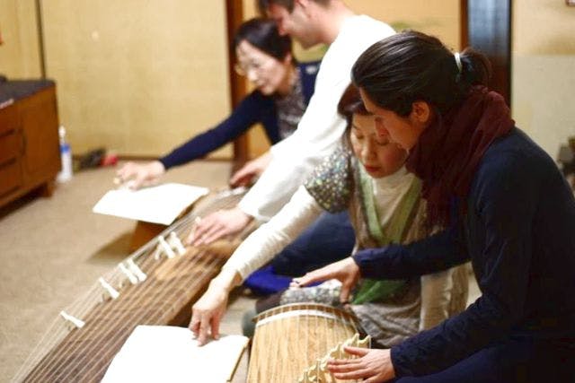【京都市・伝統文化体験】和のやさしい音色にうっとり。琴の演奏にチャレンジしよう