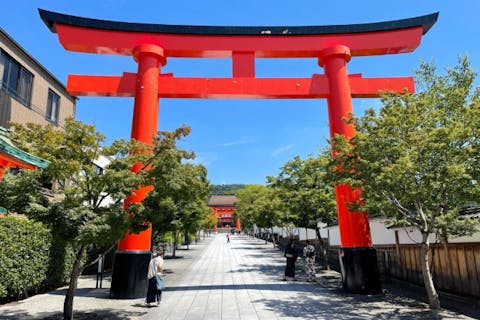 【京都府・京都市・ガイドツアー】表から裏まで知って得する90分！伏見稲荷大社ツアー