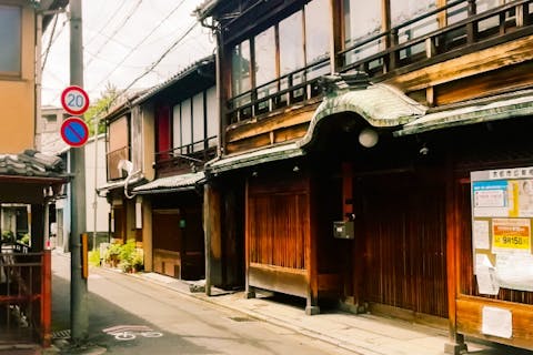 【京都府・京都市・ガイドツアー】ガイド付き裏路地ミニツアー！烏丸五条界隈90分コース！＜1時間毎に開催＞