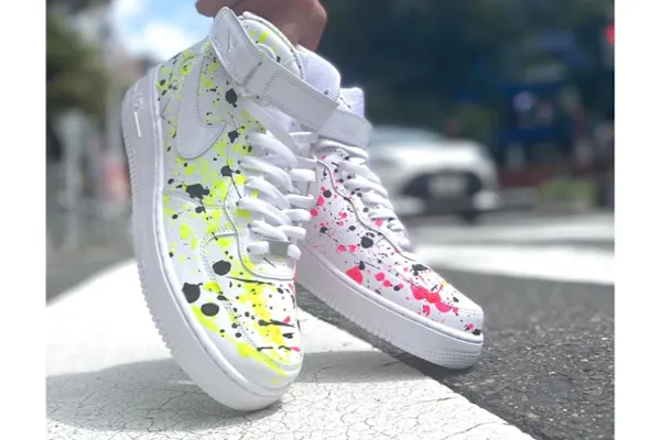 大阪・福島・スニーカーペイント】スニーカーに自由にペイントして自分
