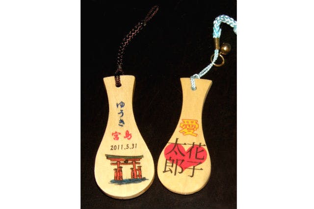 【広島・宮島・伝統工芸体験】文字をプリントして、お気に入りのしゃもじストラップを作ろう
