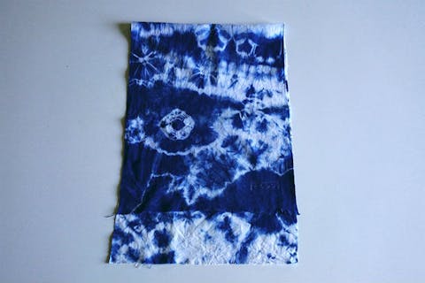 【沖縄北部・染物体験】カラフルな自然素材で染める手ぬぐい！藍染めや土染めにチャレンジ