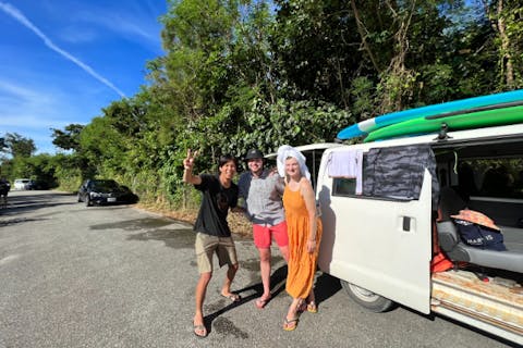 【沖縄・北谷】団体割5名～／プロサーファーが楽し～く教えます！100％立てる未経験者向け体験サーフィン※写真付き