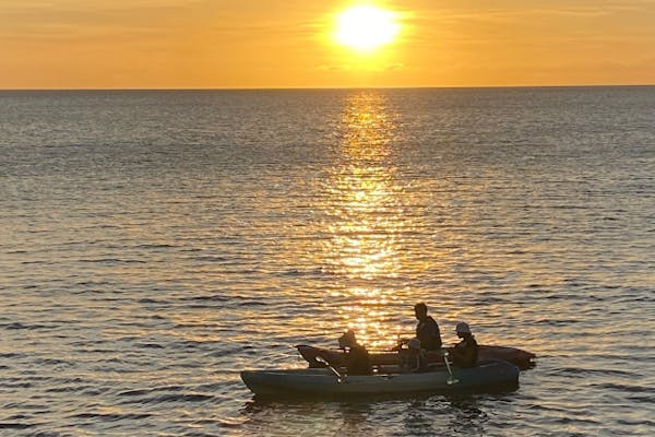 沖縄・中部・カヤック】サンセットカヤックツアー・茜色の水上散歩
