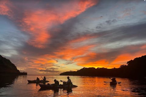 【沖縄・中部・カヤック】今日だけの夕焼け★家族みんなで心に刻もう！サンセットカヤックツアー！親子でお得な家族割り引きプラン